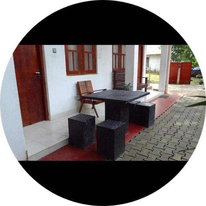קטרגמה Dinesh Guest House מראה חיצוני תמונה
