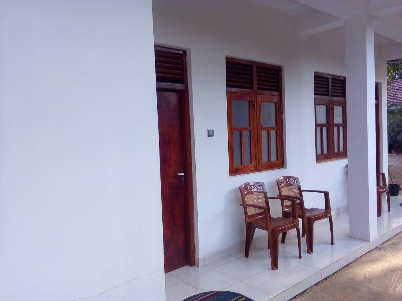 קטרגמה Dinesh Guest House מראה חיצוני תמונה